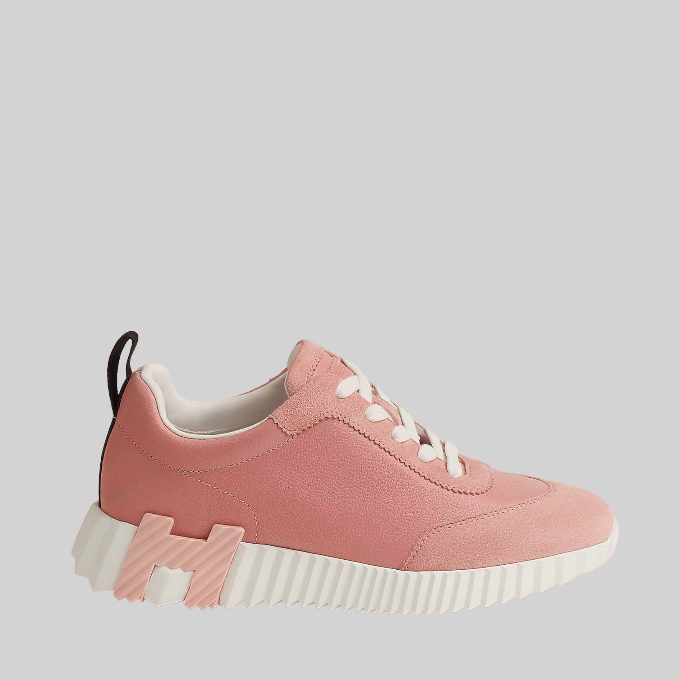 Bouncing Sneaker