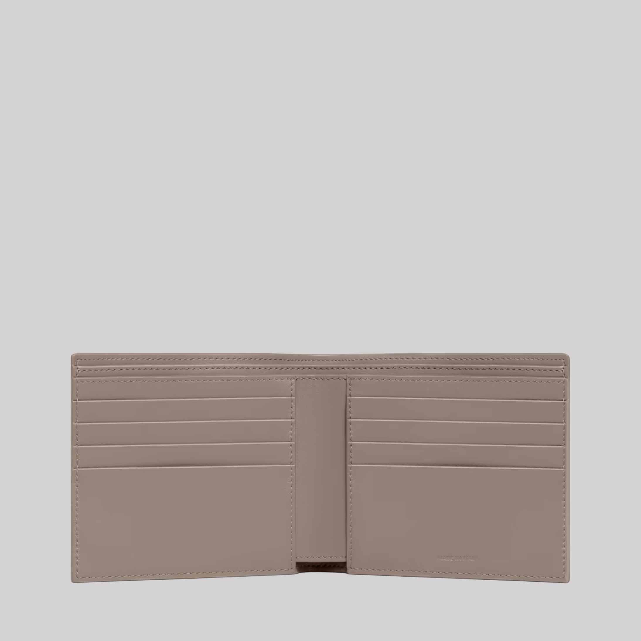 Bi-Fold Card Holder In Grained Calfskin