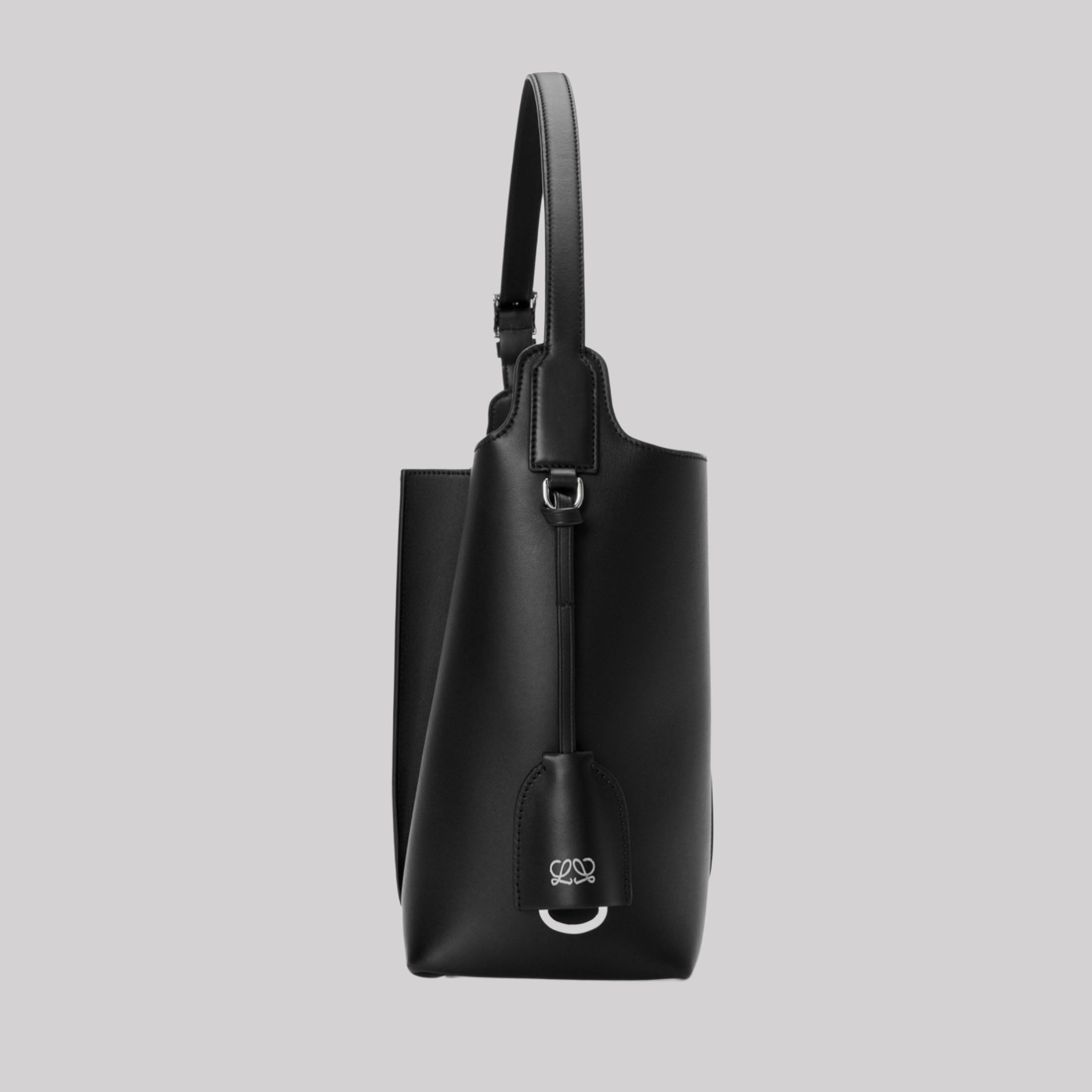 Medium Bilbao Bucket In Smooth Calfskin