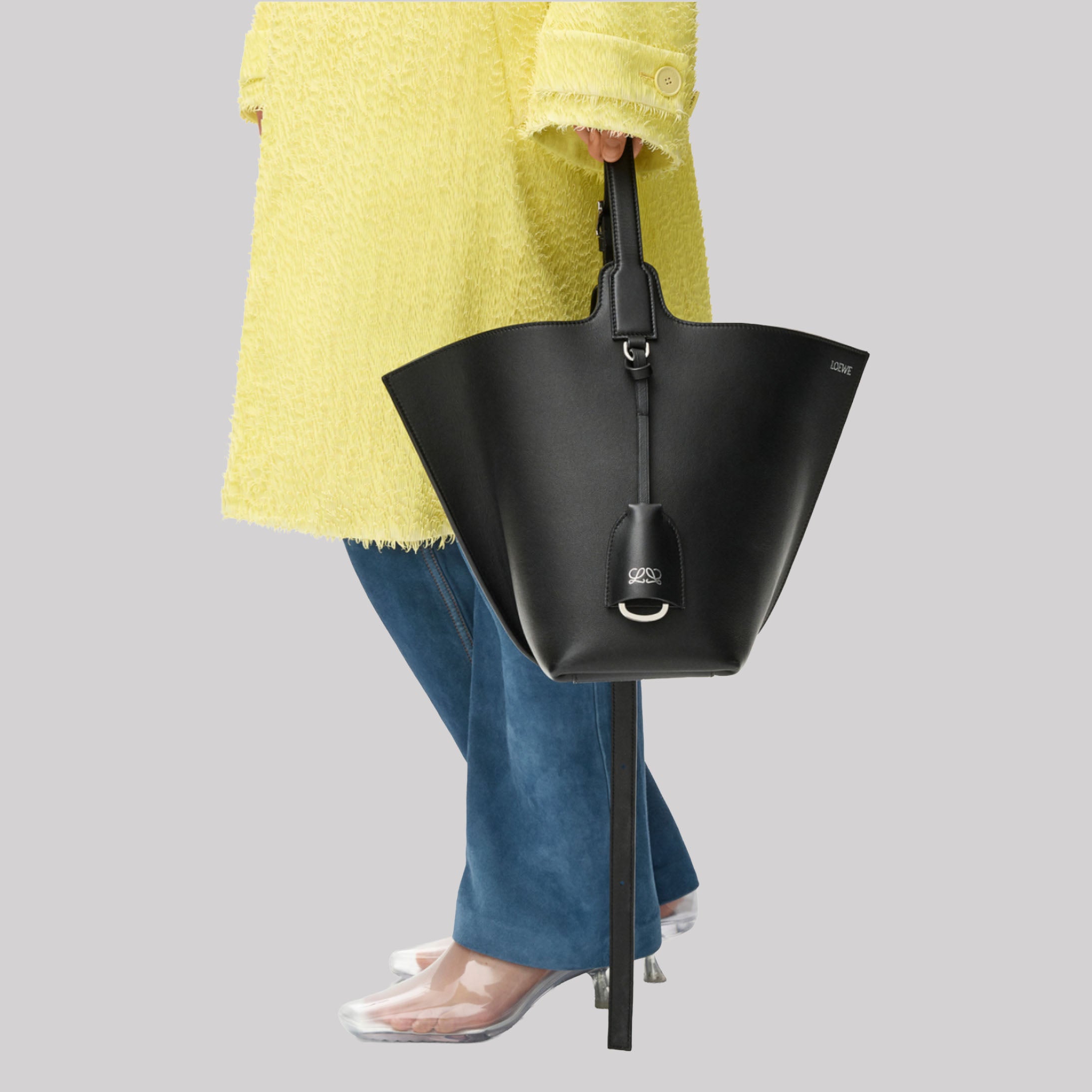 Medium Bilbao Bucket In Smooth Calfskin