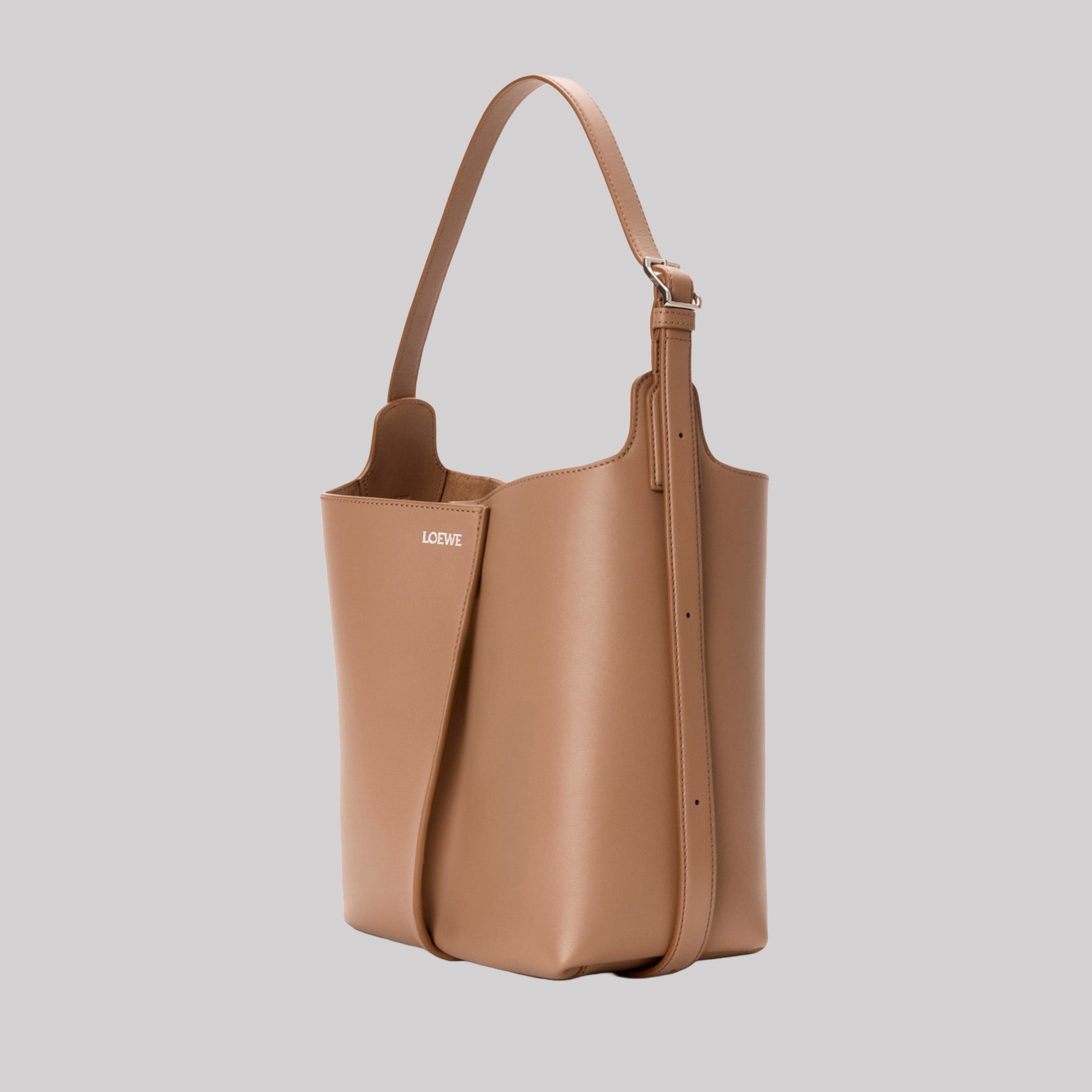 Medium Bilbao Bucket In Smooth Calfskin
