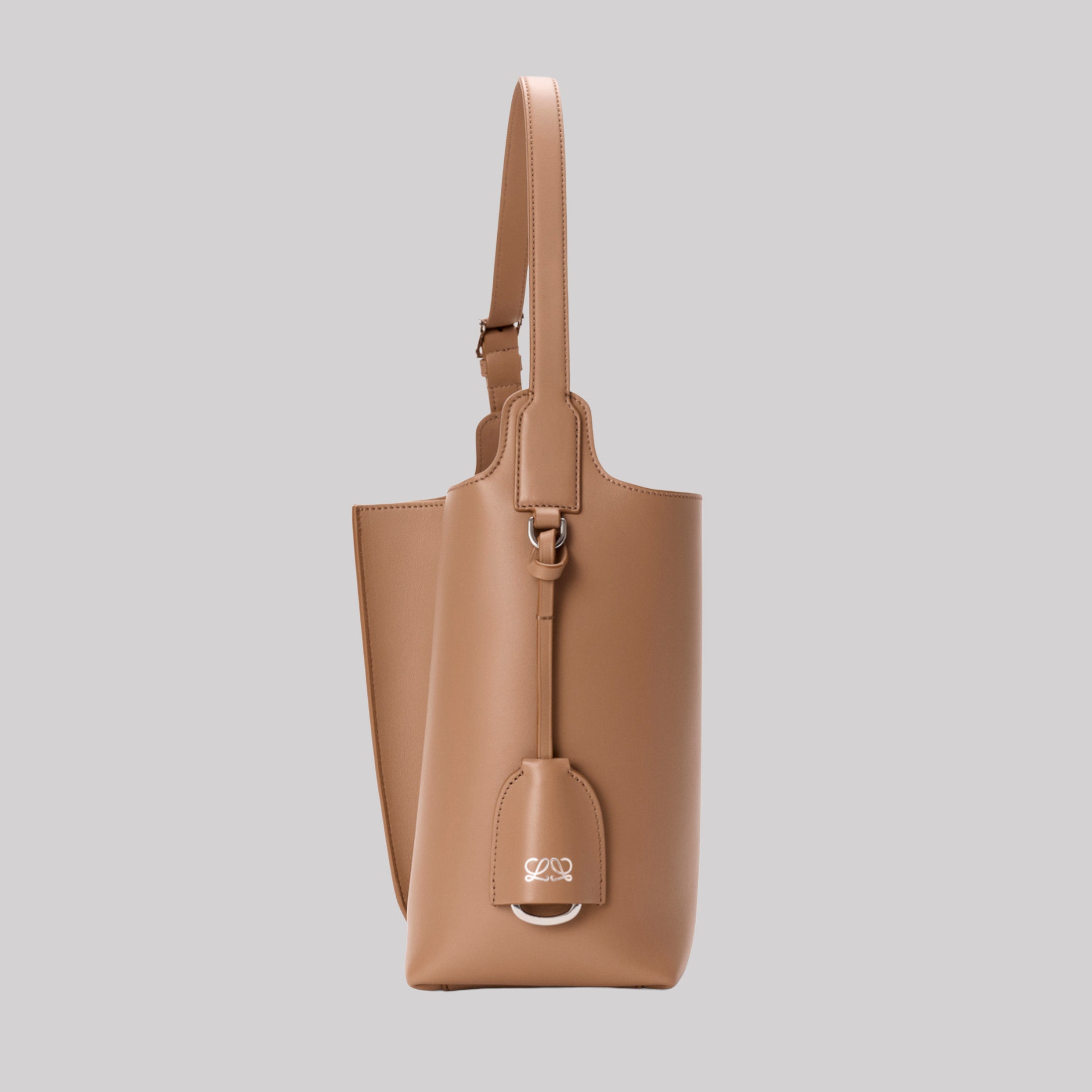 Medium Bilbao Bucket In Smooth Calfskin