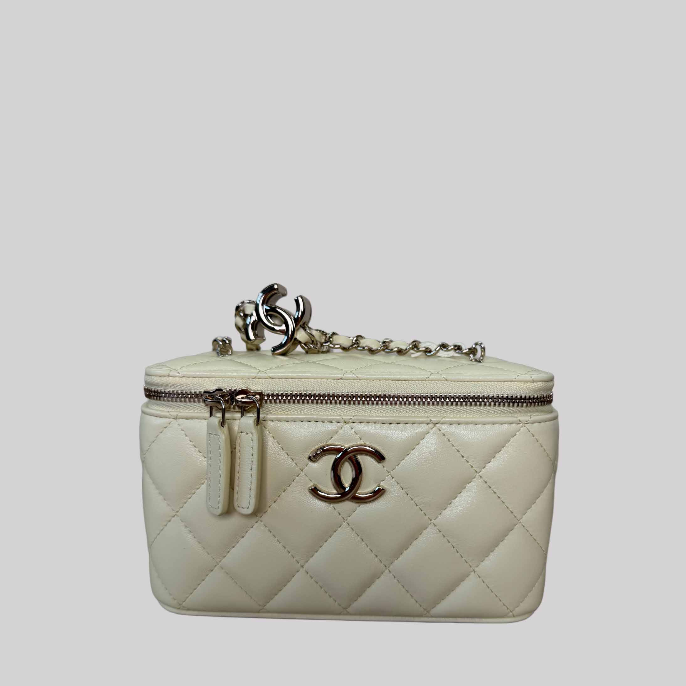 Classic Vanity with Adjustable Chain